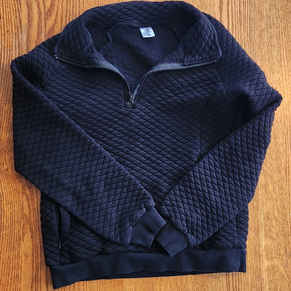 Senita Athletics Black Quilted Half Zip Pullover